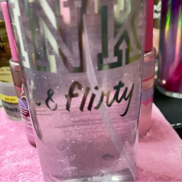 VS PINK Sweet & Flirty Shimmer Mist 8.4iz NWT - Picture 3 of 5